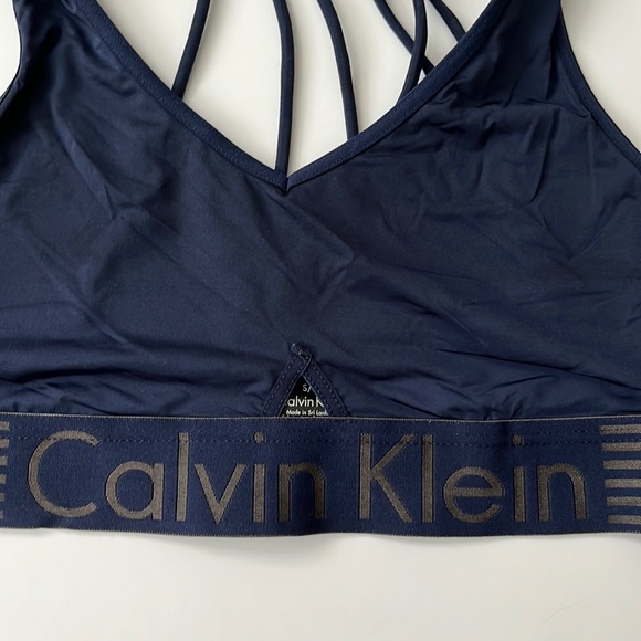 Calvin Klein - Picture 2 of 3